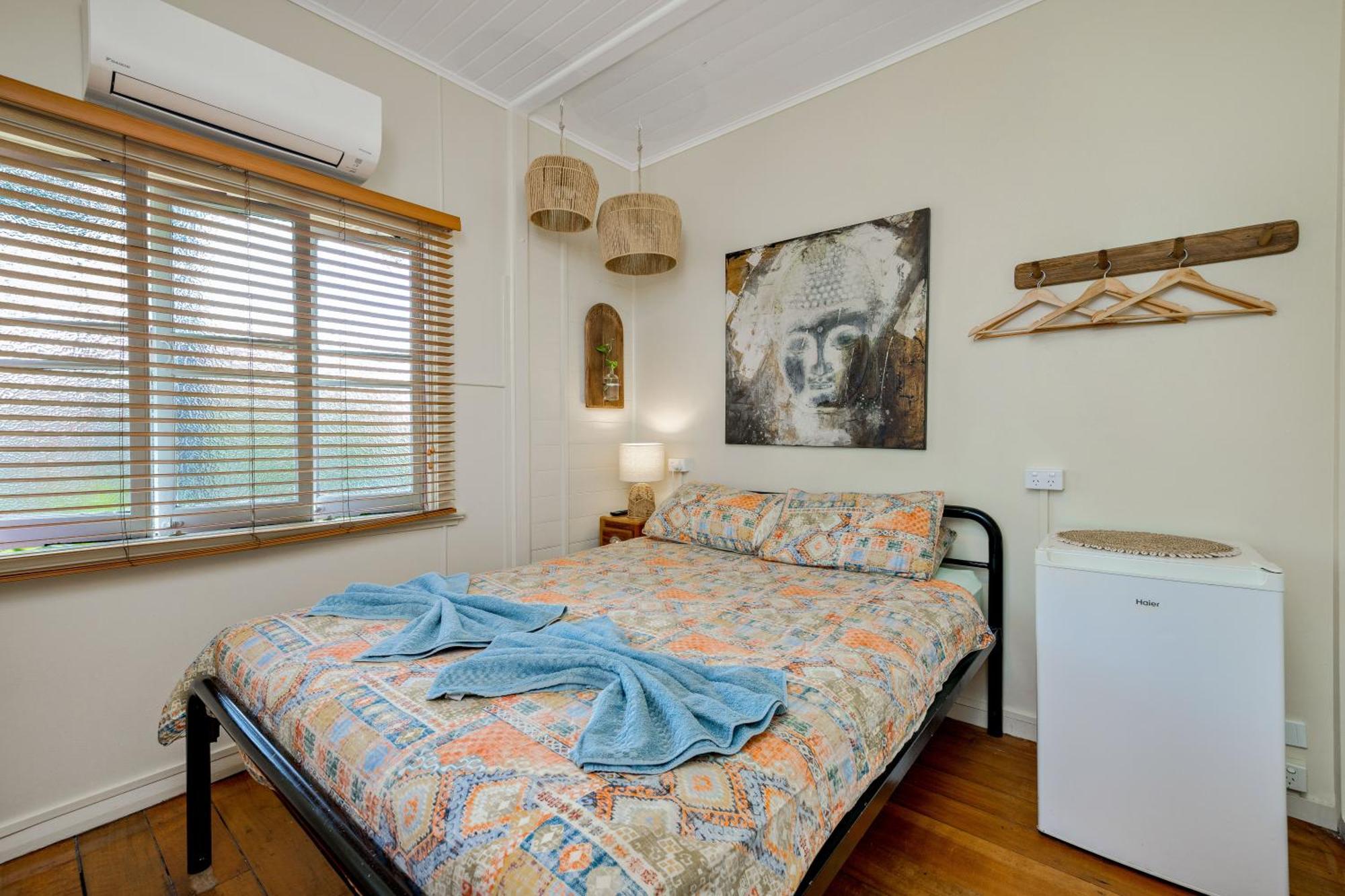 הוסטל קאירנס Travellers Oasis מראה חיצוני תמונה A room at the hostel